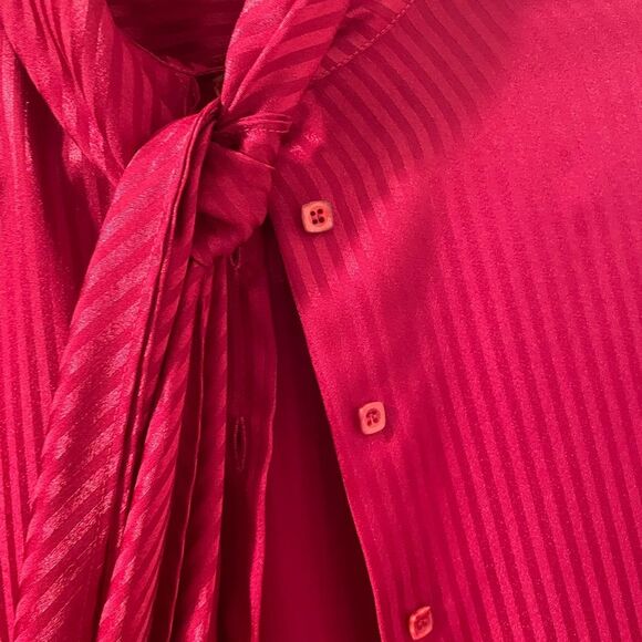 Vintage 70’s/80’s Women’s Red Hidden Button Down Blouse with Bowtie by St. John - Picture 9 of 11